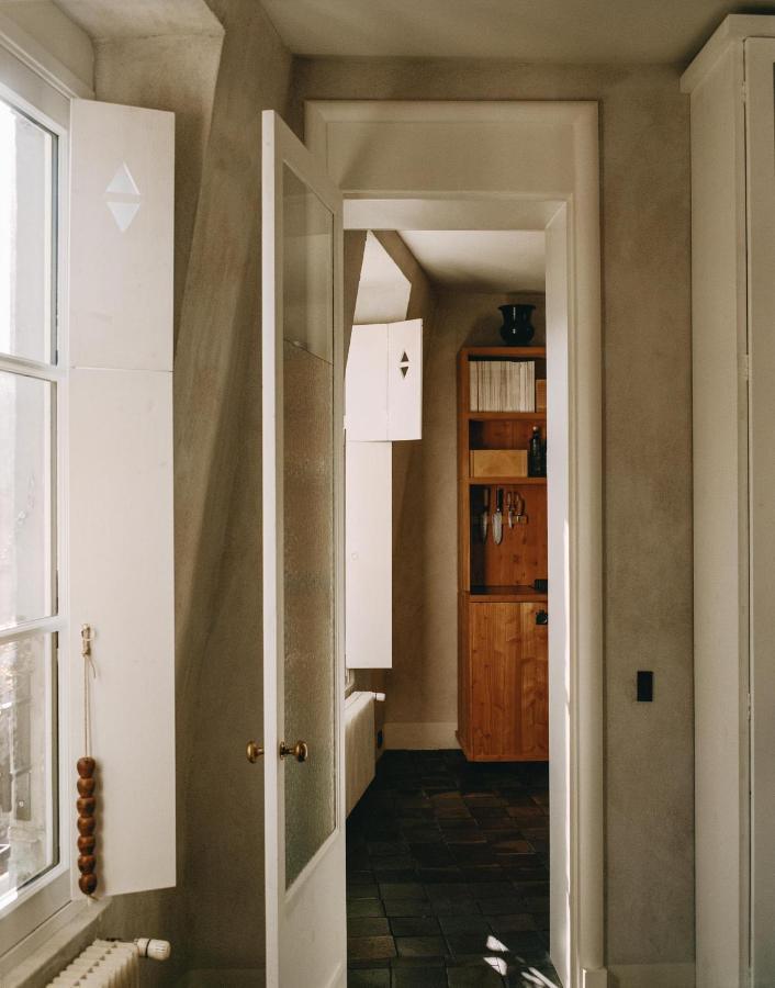 Famous Parisian Designer's Pied-a-terre In Le Marais * Parigi
