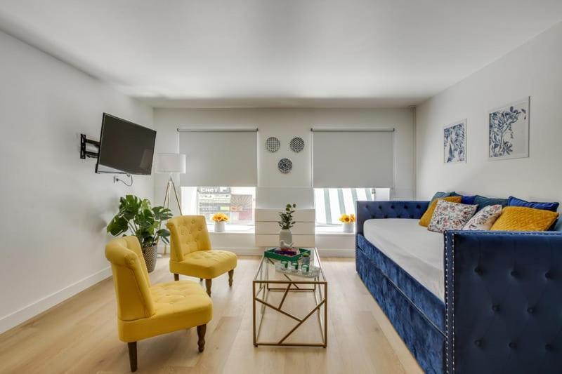Modern French Studio Charm In The City Parigi