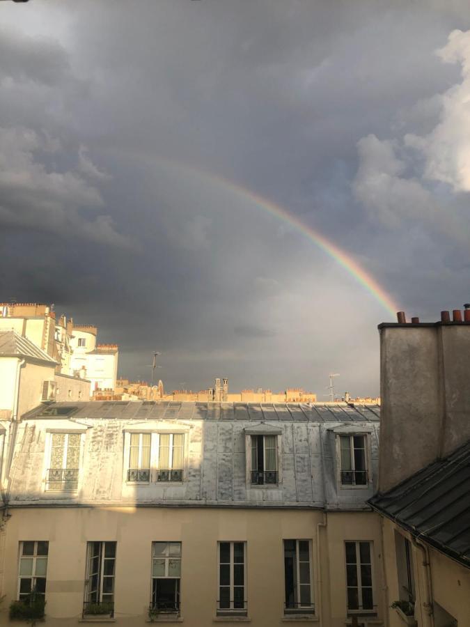 Charming On Floor In Marais -5p Paris