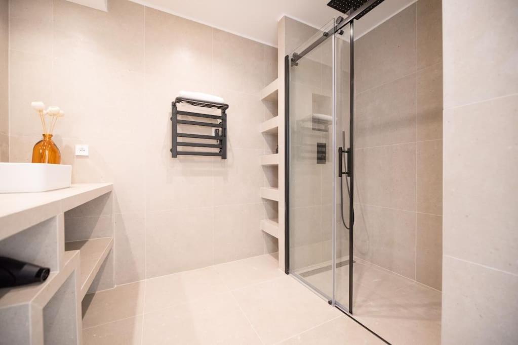 Tour Eiffel View - Luxury 6p Apartment Paris