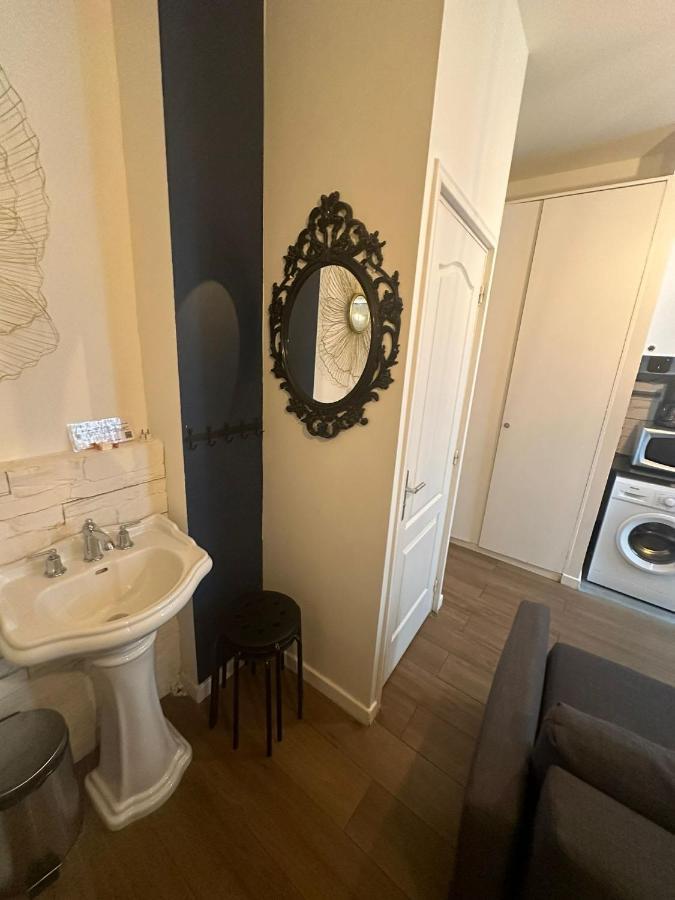 Appartamento Super Location Meets Charming Studio -ecole Militaries Champ De Mars - 7th Arrondisment *