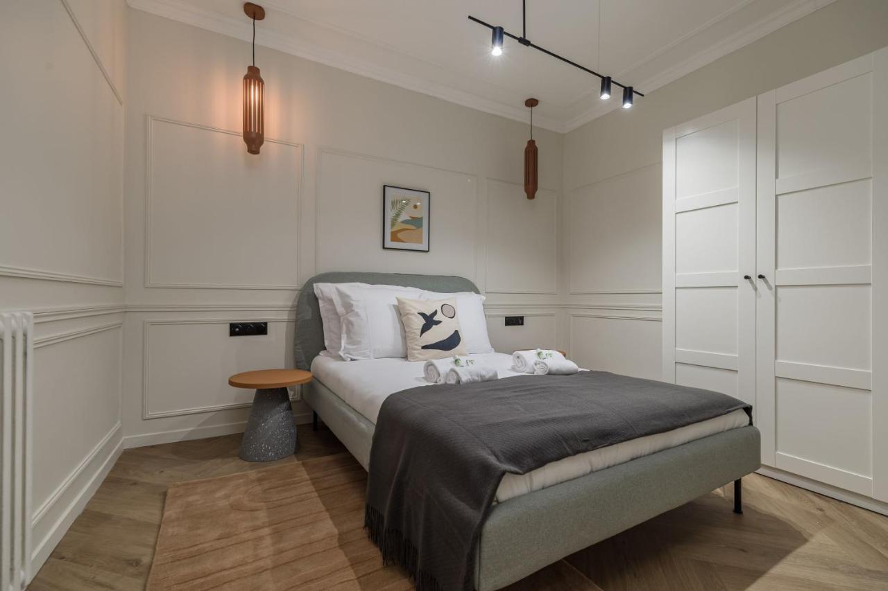 Poetic - Champs Elysees Apartment Paris