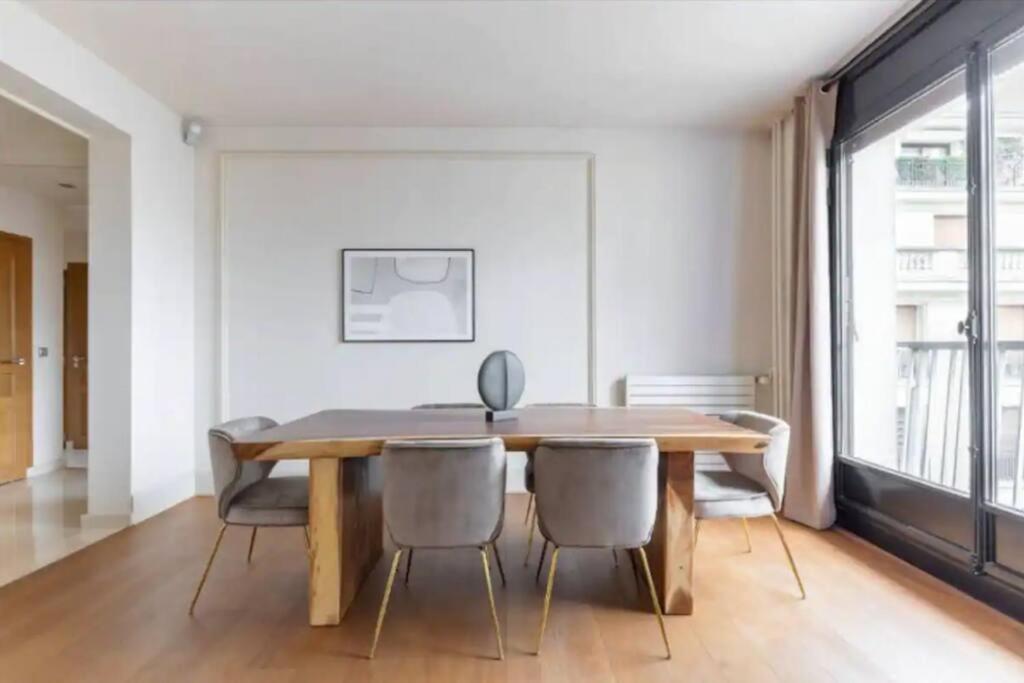 Avenue Montaigne Luxury 2br 4p Appartamento