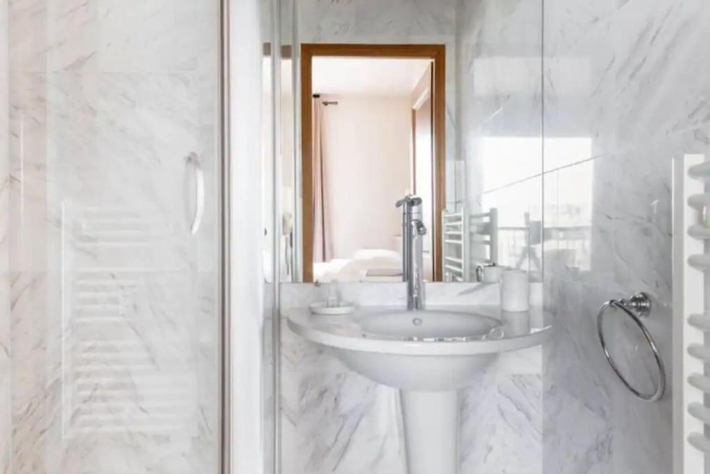 Avenue Montaigne Luxury 2br 4p Appartamento