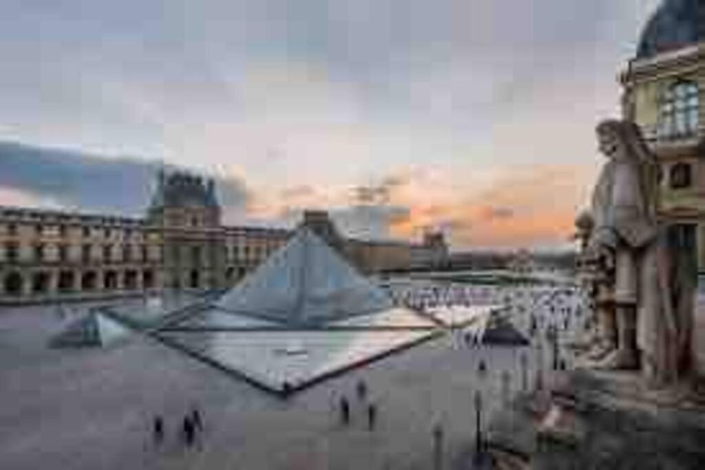 Iconic Location Only 500 Meters To The Louvre * Paris