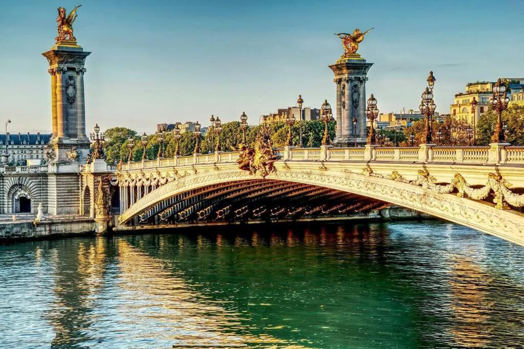 Iconic Location Only 500 Meters To The Louvre Paris