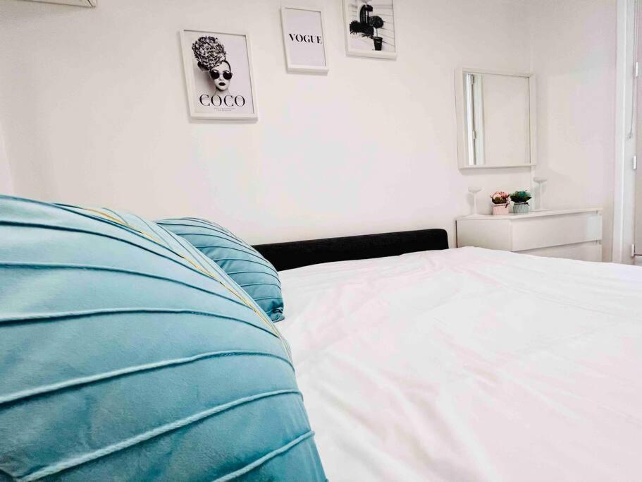 Iconic Location Only 500 Meters To The Louvre Apartment *