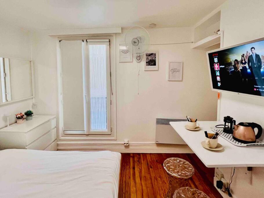 Apartment Iconic Location Only 500 Meters To The Louvre Paris
