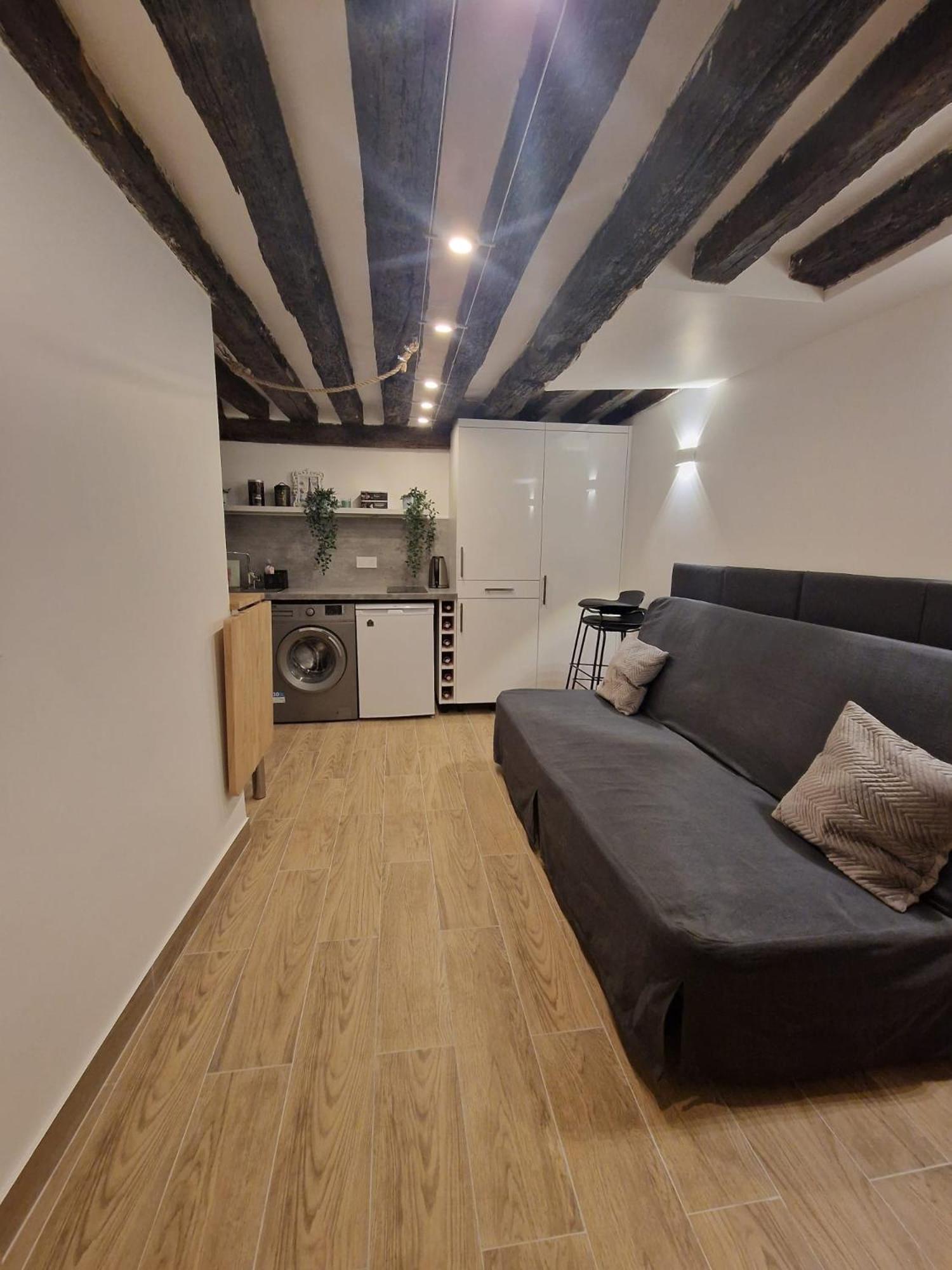 Apartment Au Coeur Du Paris. *