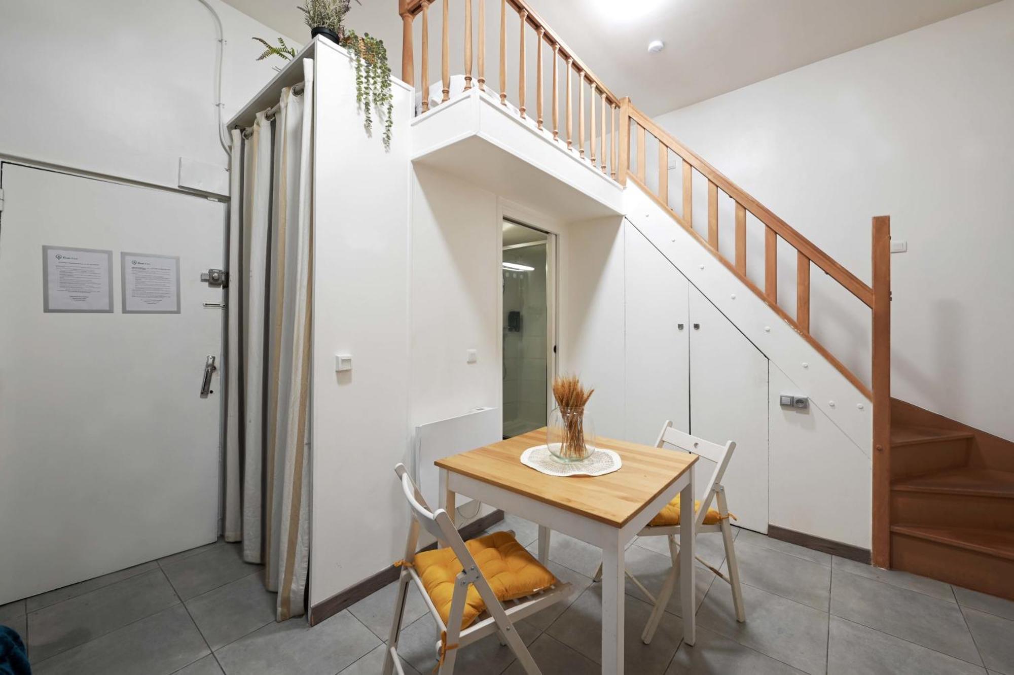 Small Studio For 3 In The Marais * Parigi