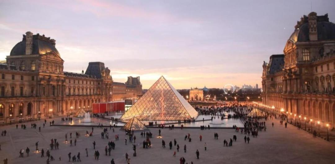 Au Coeur Du Paris. Paris