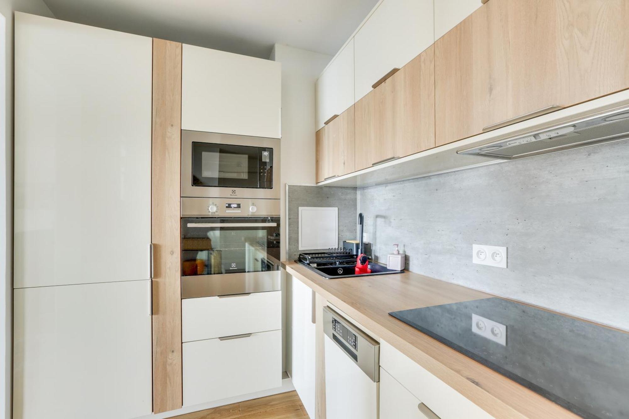 Luxury 75m2 With Eiffel Tower View, 1 Min Metro, Parking
