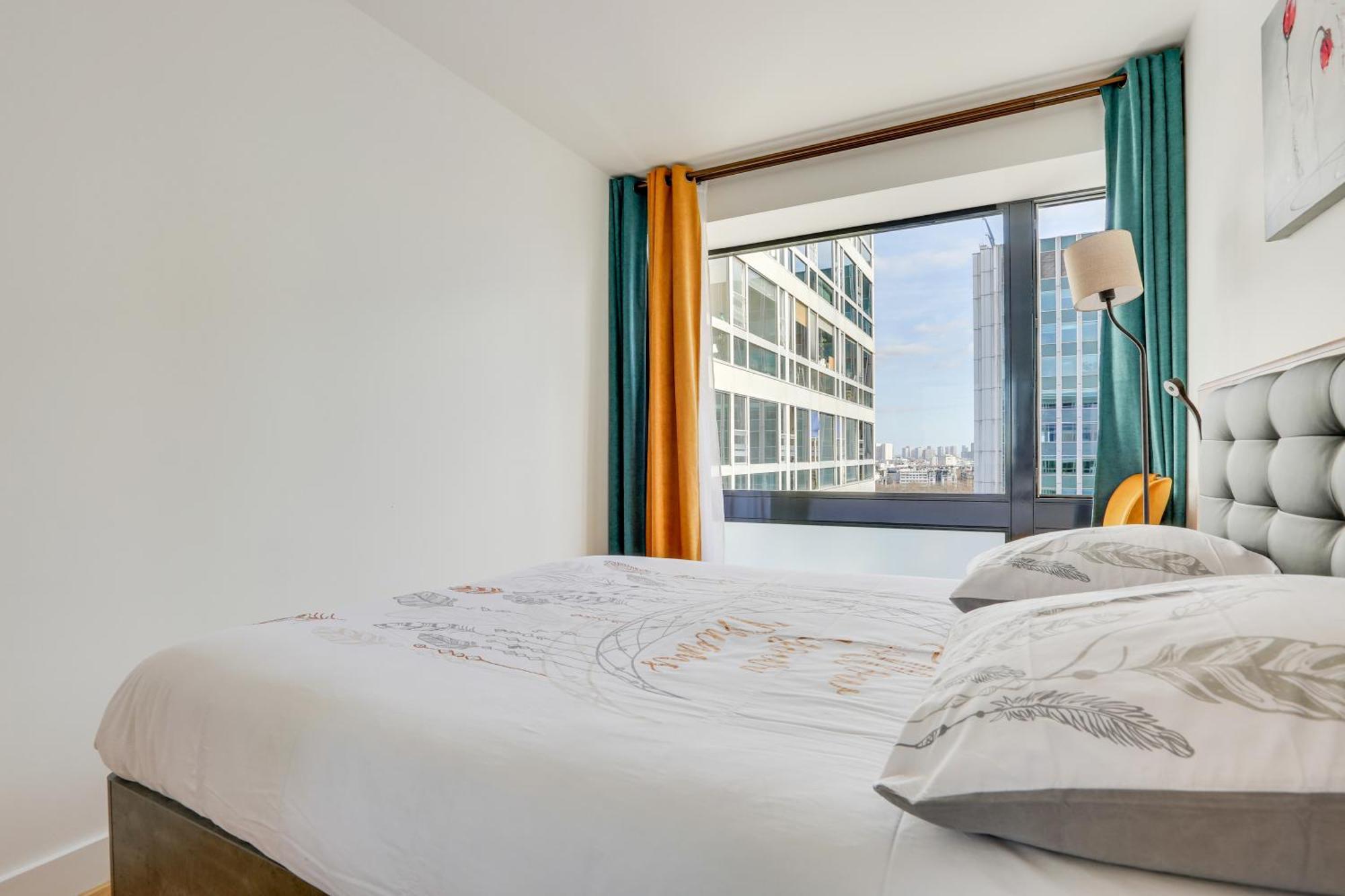 Luxury 75m2 With Eiffel Tower View, 1 Min Metro, Parking *