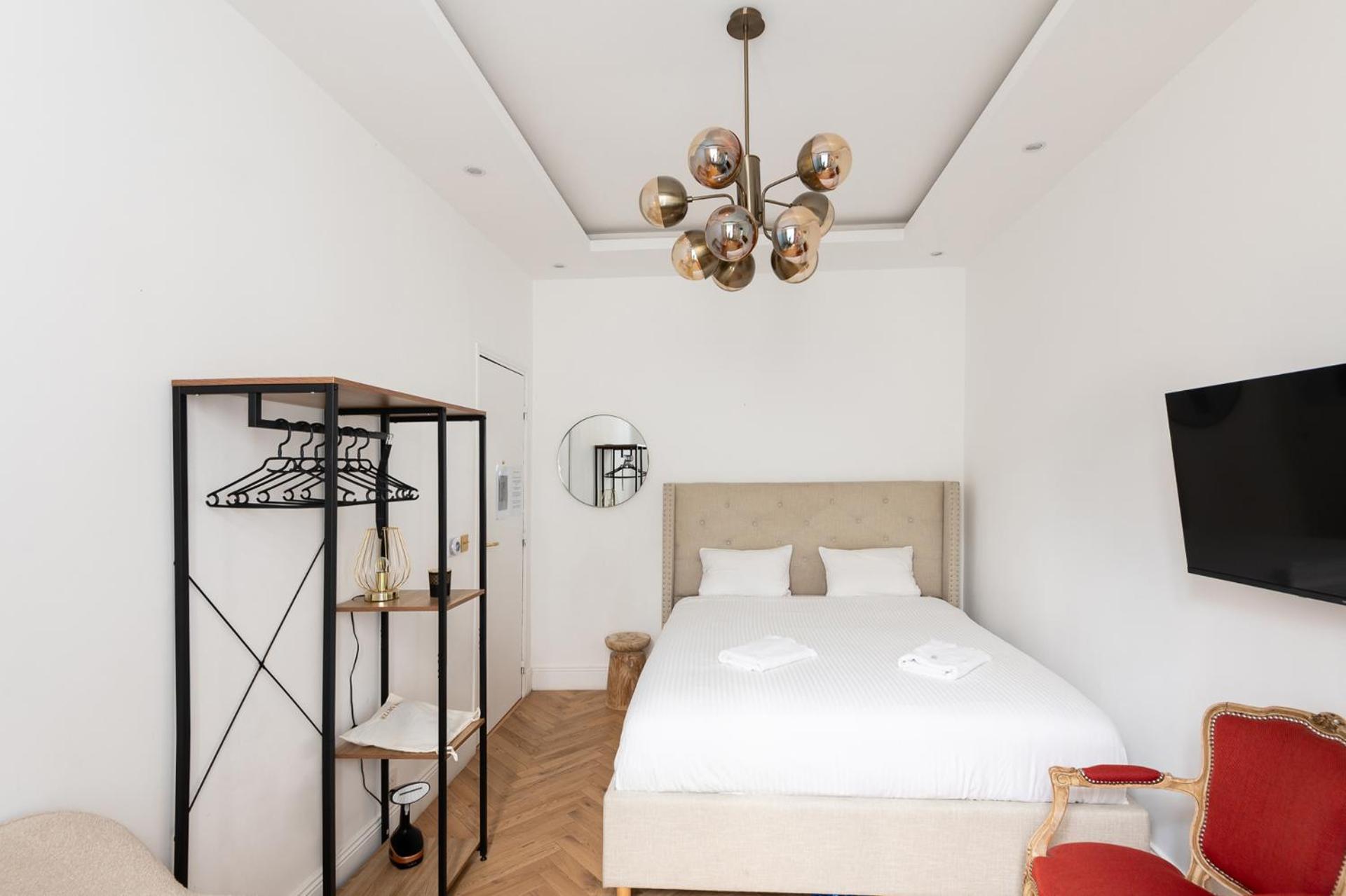 Eiffel Apartment Paris