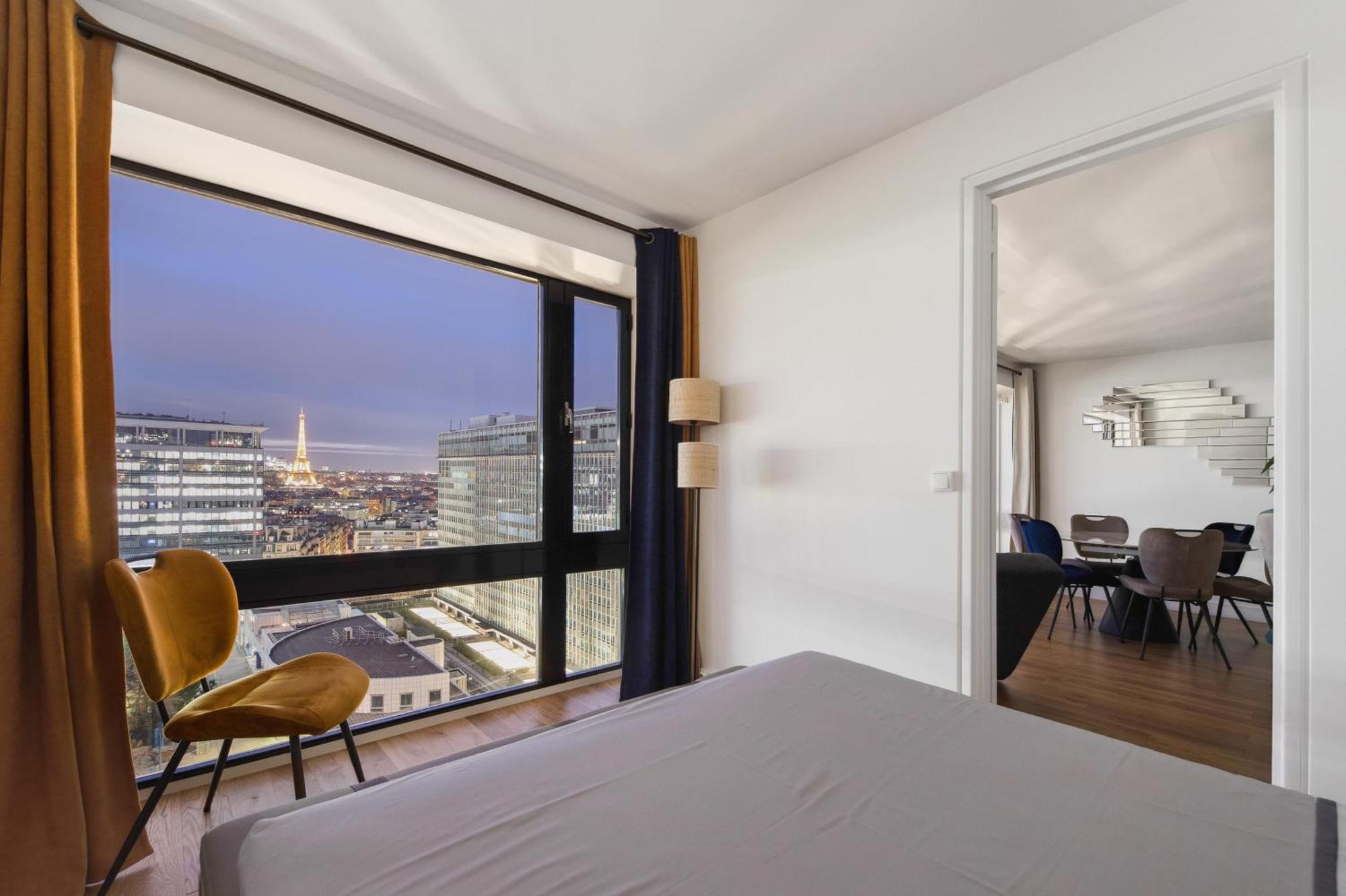 Luxury 75m2 With Eiffel Tower View, 1 Min Metro, Parking * Parigi