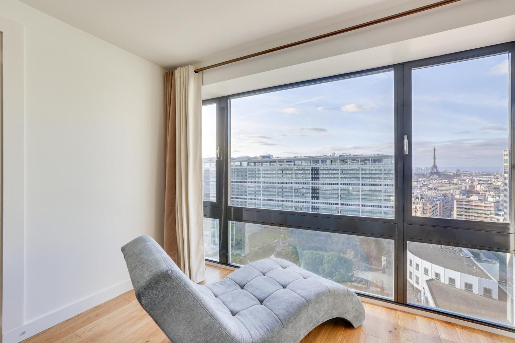 Luxury 75m2 With Eiffel Tower View, 1 Min Metro, Parking Appartamento