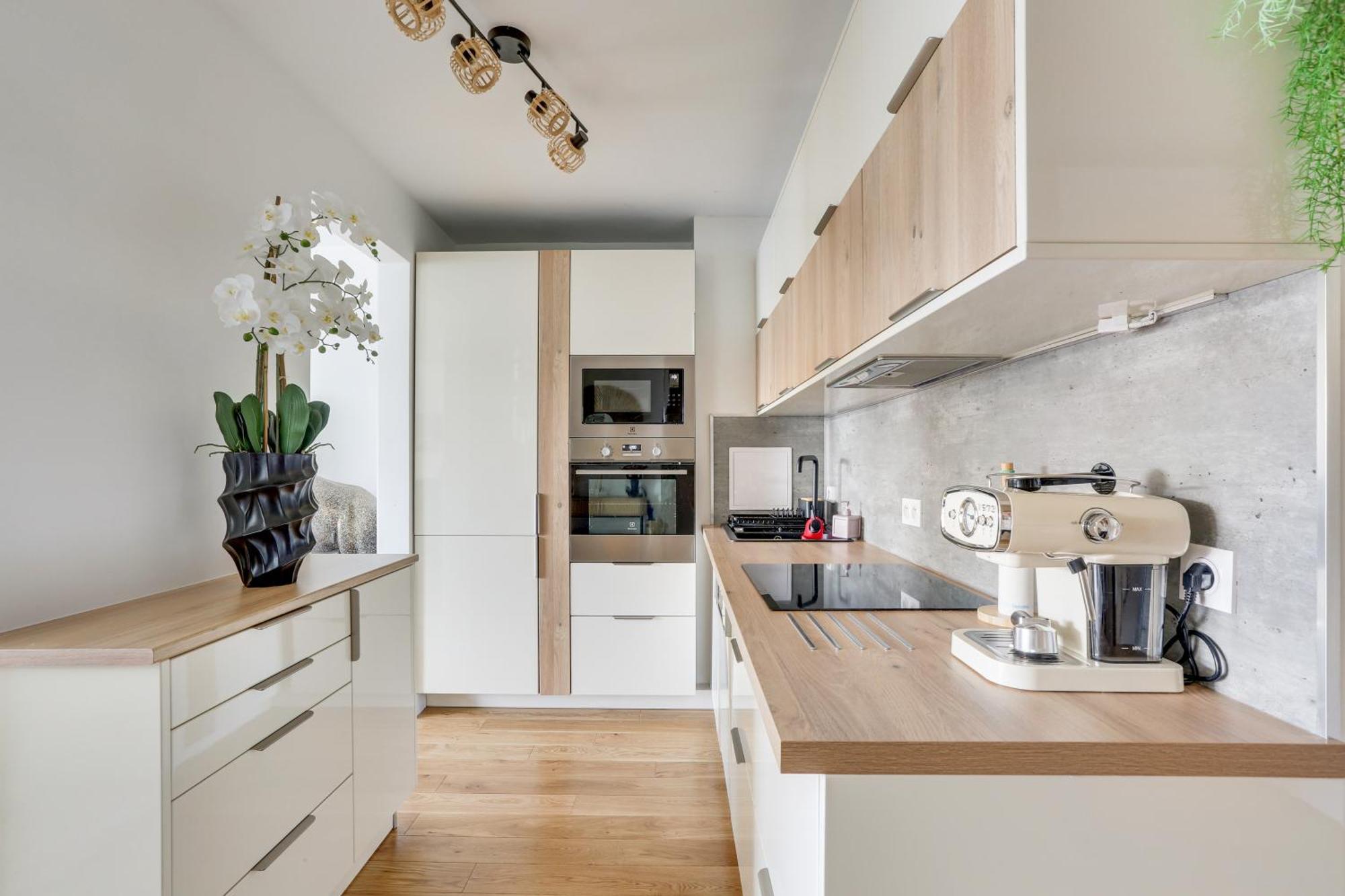 Luxury 75m2 With Eiffel Tower View, 1 Min Metro, Parking *
