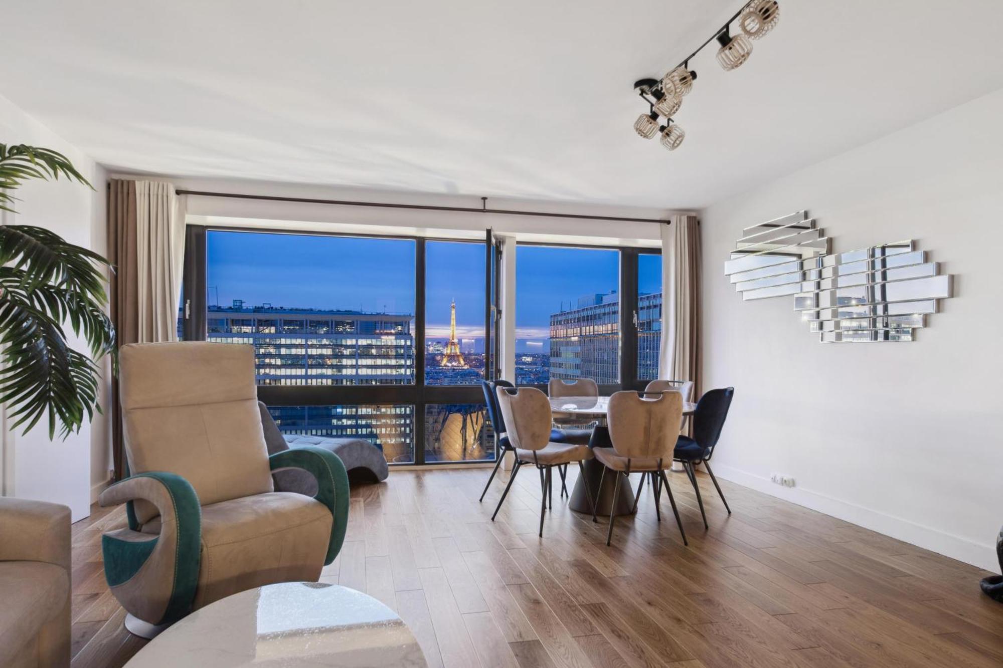 Luxury 75m2 With Eiffel Tower View, 1 Min Metro, Parking Appartamento