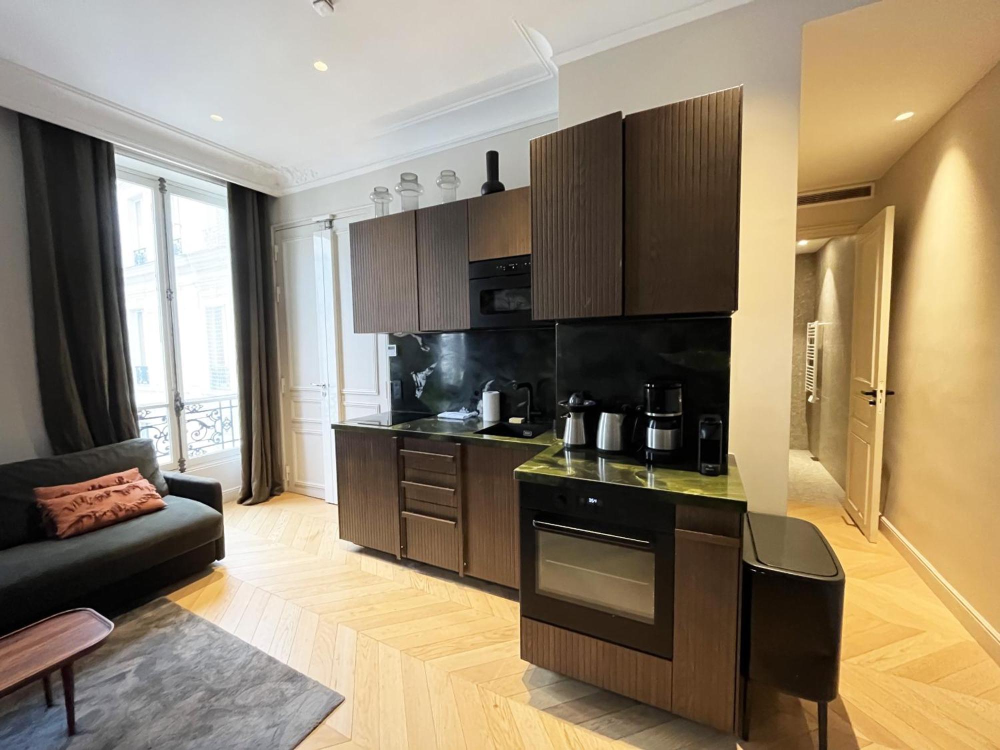 141 - Urban Beautiful Flat Near Champs-elysees