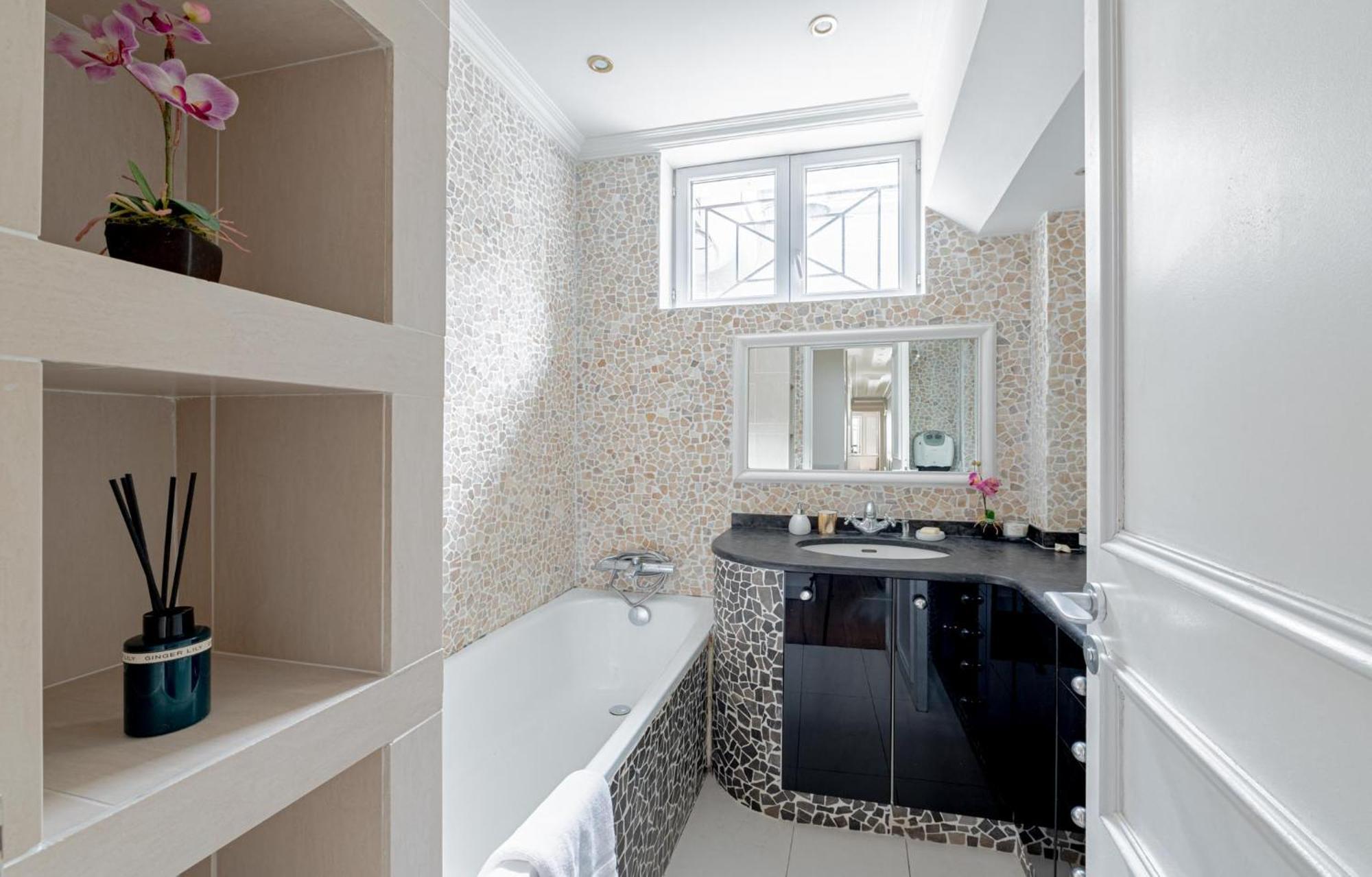 Appartamento Parisian Elegance 2bedr In The 16th *