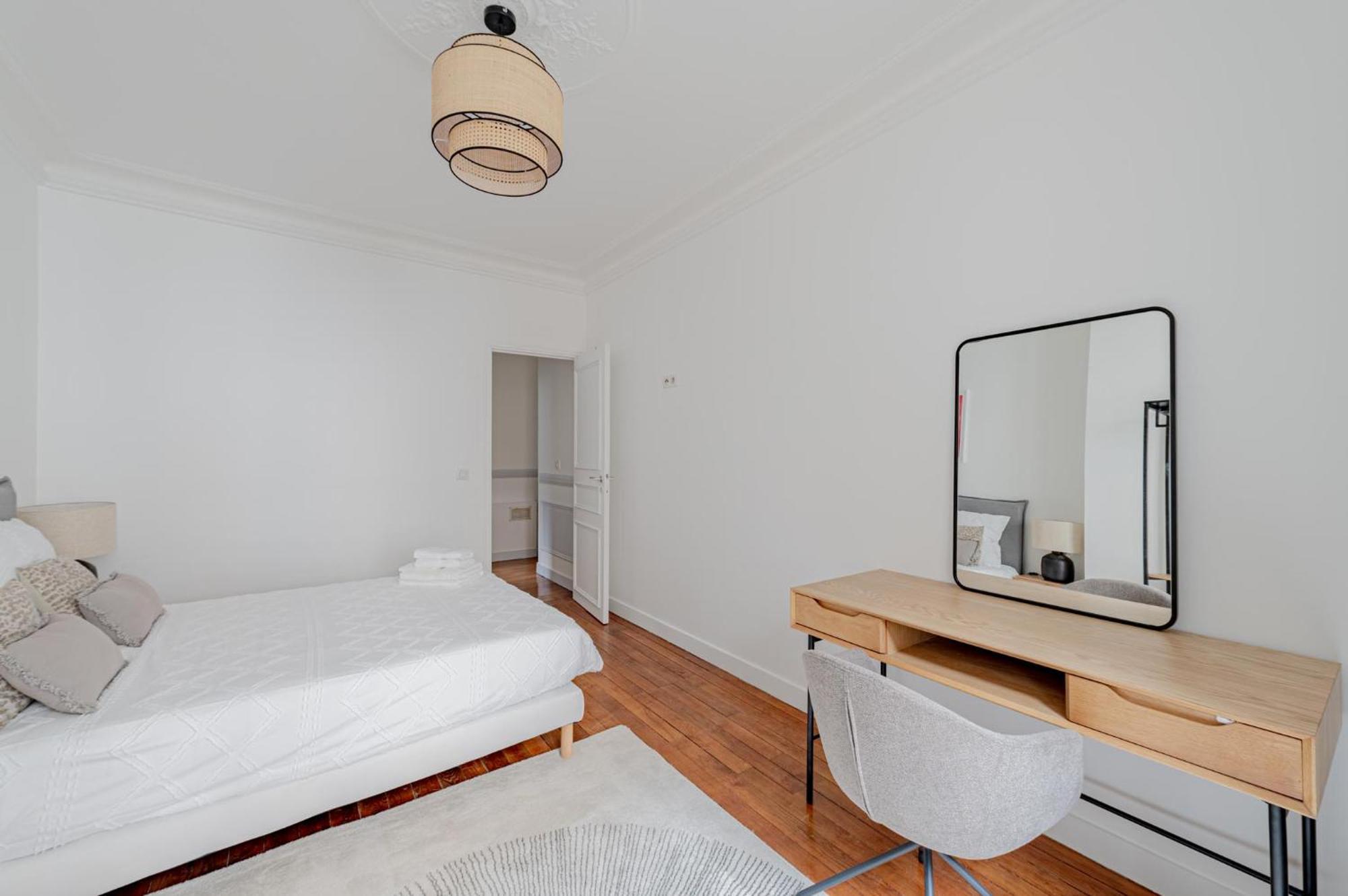 Appartamento Parisian Elegance 2bedr In The 16th Parigi
