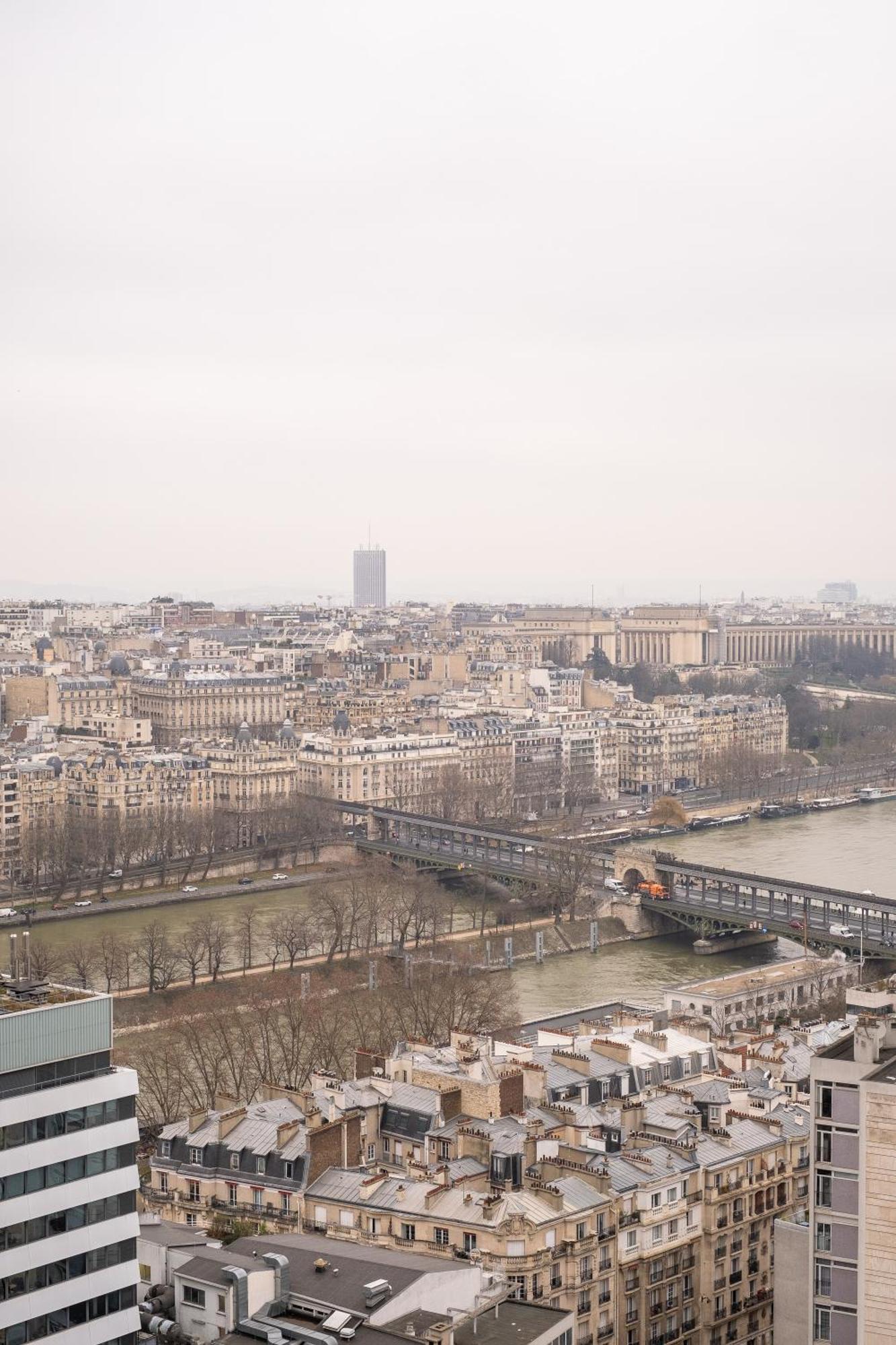 Veeve - Eiffel Skies * Parigi