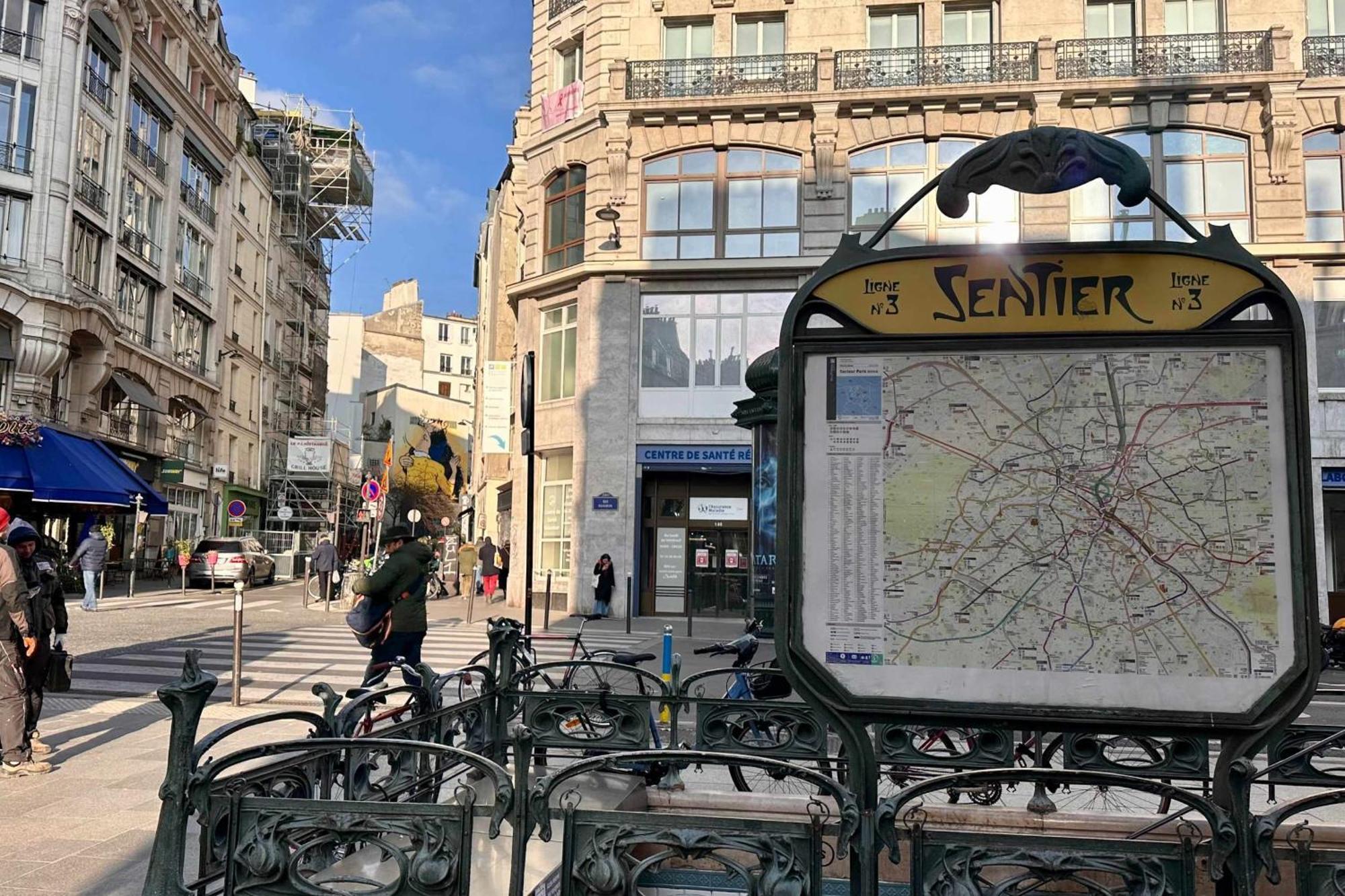Ideally Located And Atypical In Parigi