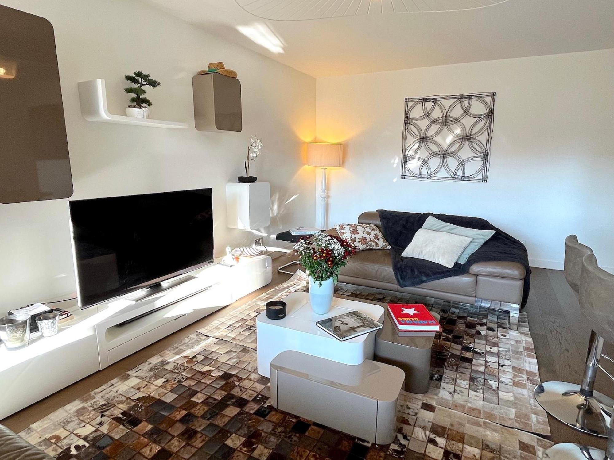 Le Penthouse Des Batignolles Parigi