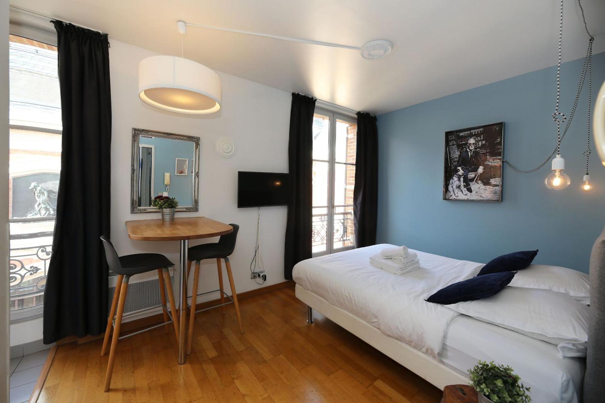 Service - En Face Du Musee - 5 * Paris
