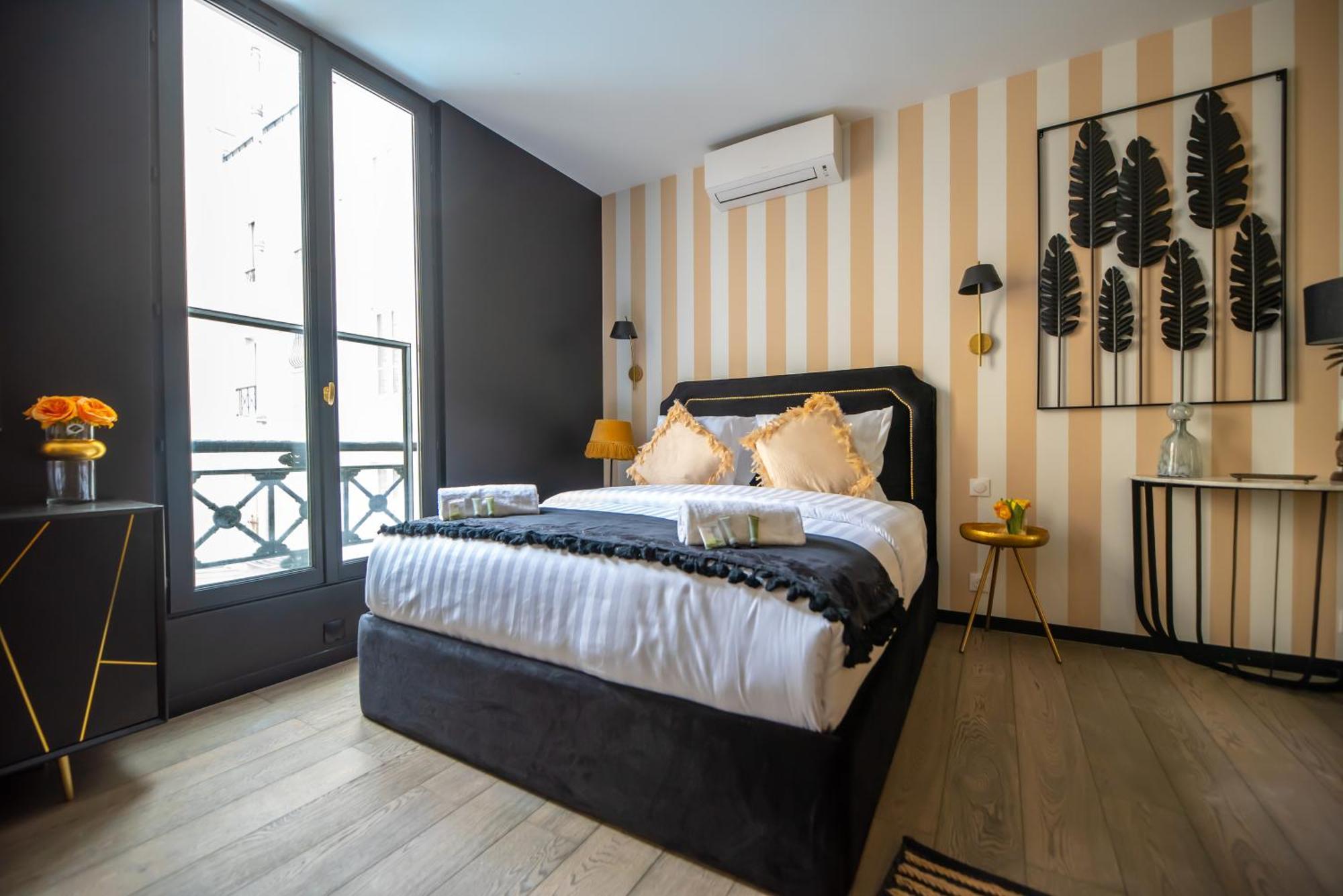 Monsieur Montmartre - Moulin Rouge Apartment *
