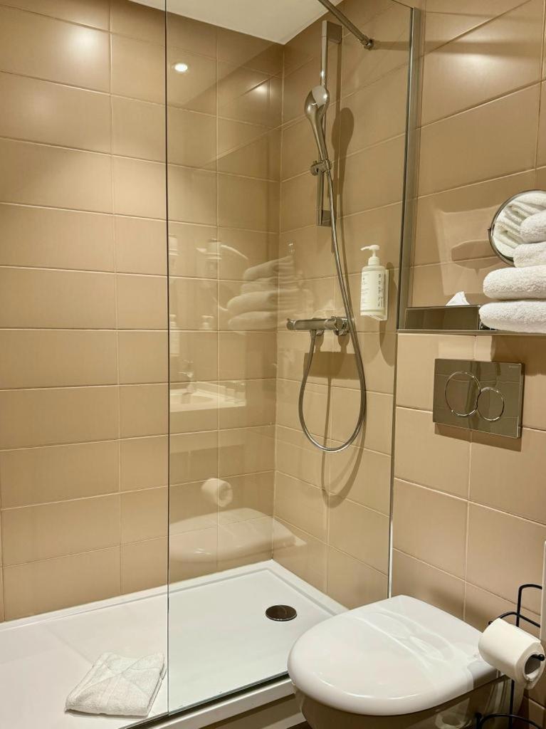 Lilas Blanc Hotel