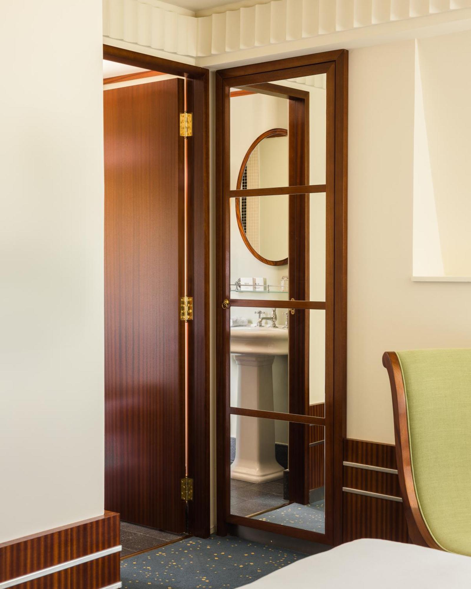 Des Grands Voyageurs Hotel 4*
