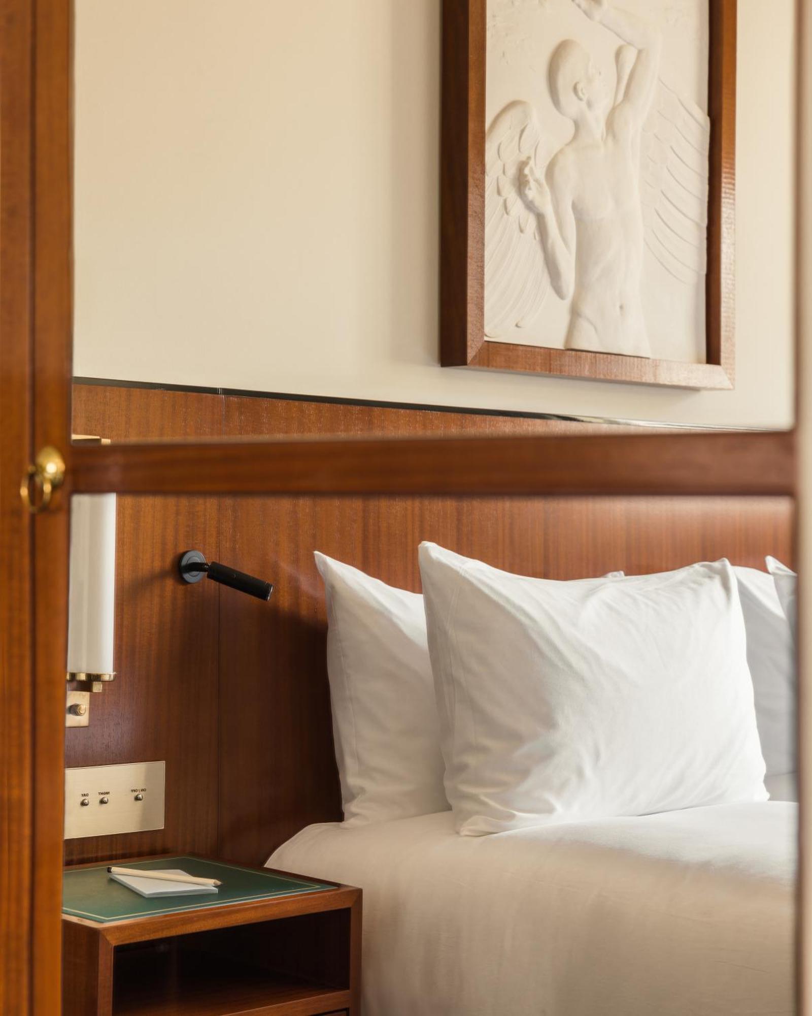Hotel Saint Germain Des Prés, An Ihg Parigi