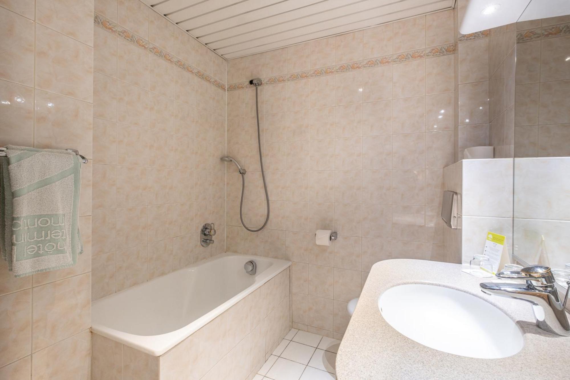 Hotel Terminus Montparnasse 3*