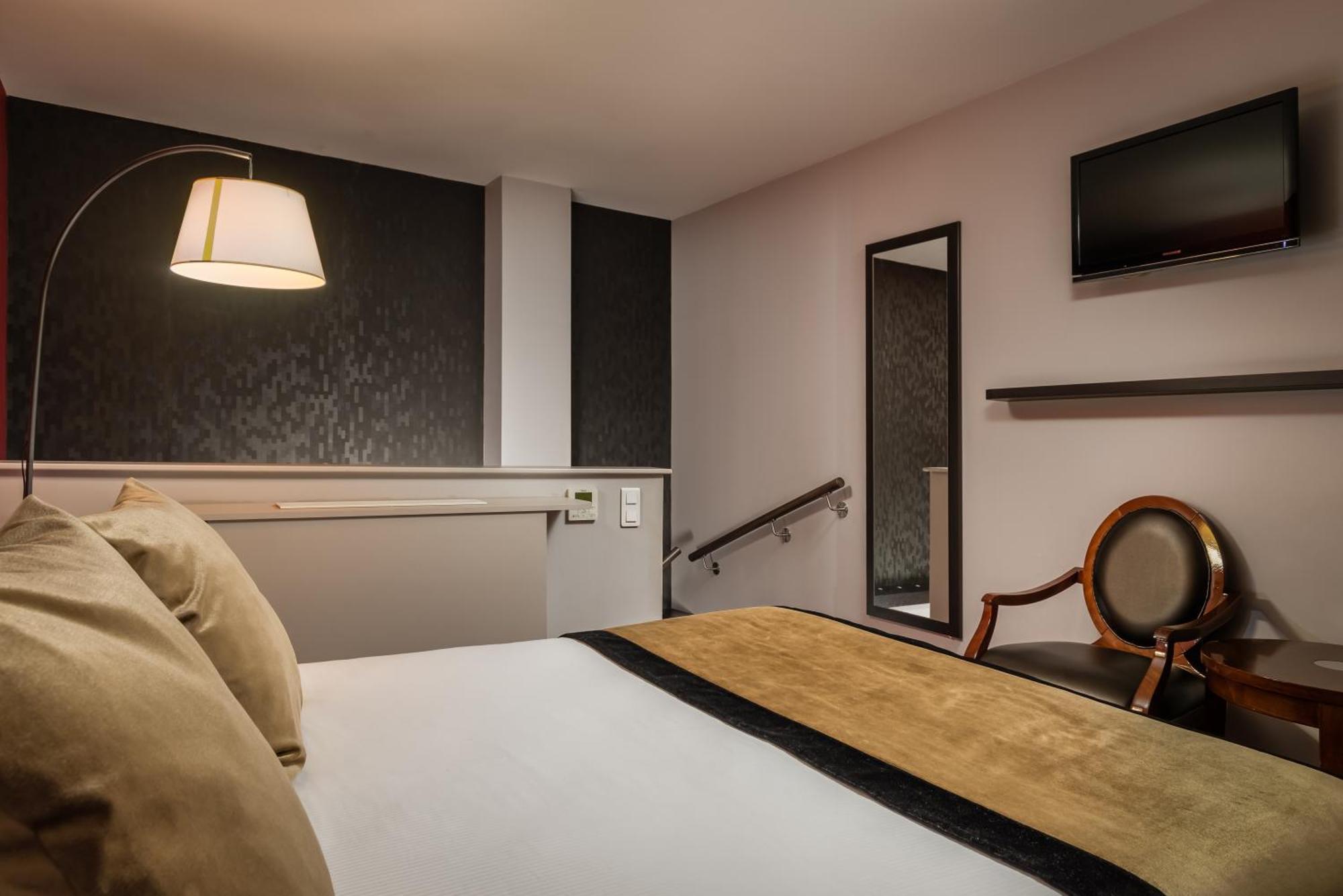 Hotel Des Deux Avenues 3*