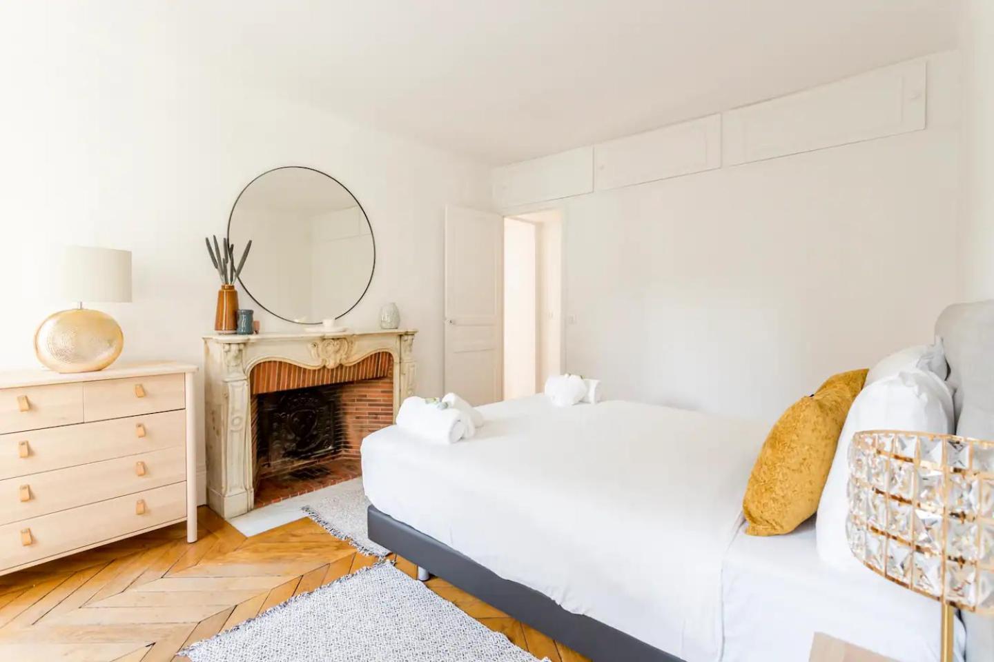 8p - 3br Le Marais Spacious - - Historic Apartment Paris