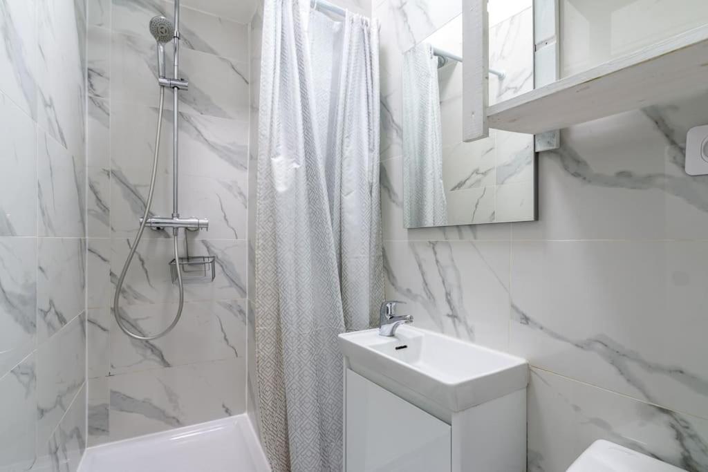 Apartment Metro Alexandre Dumas - Ii Paris