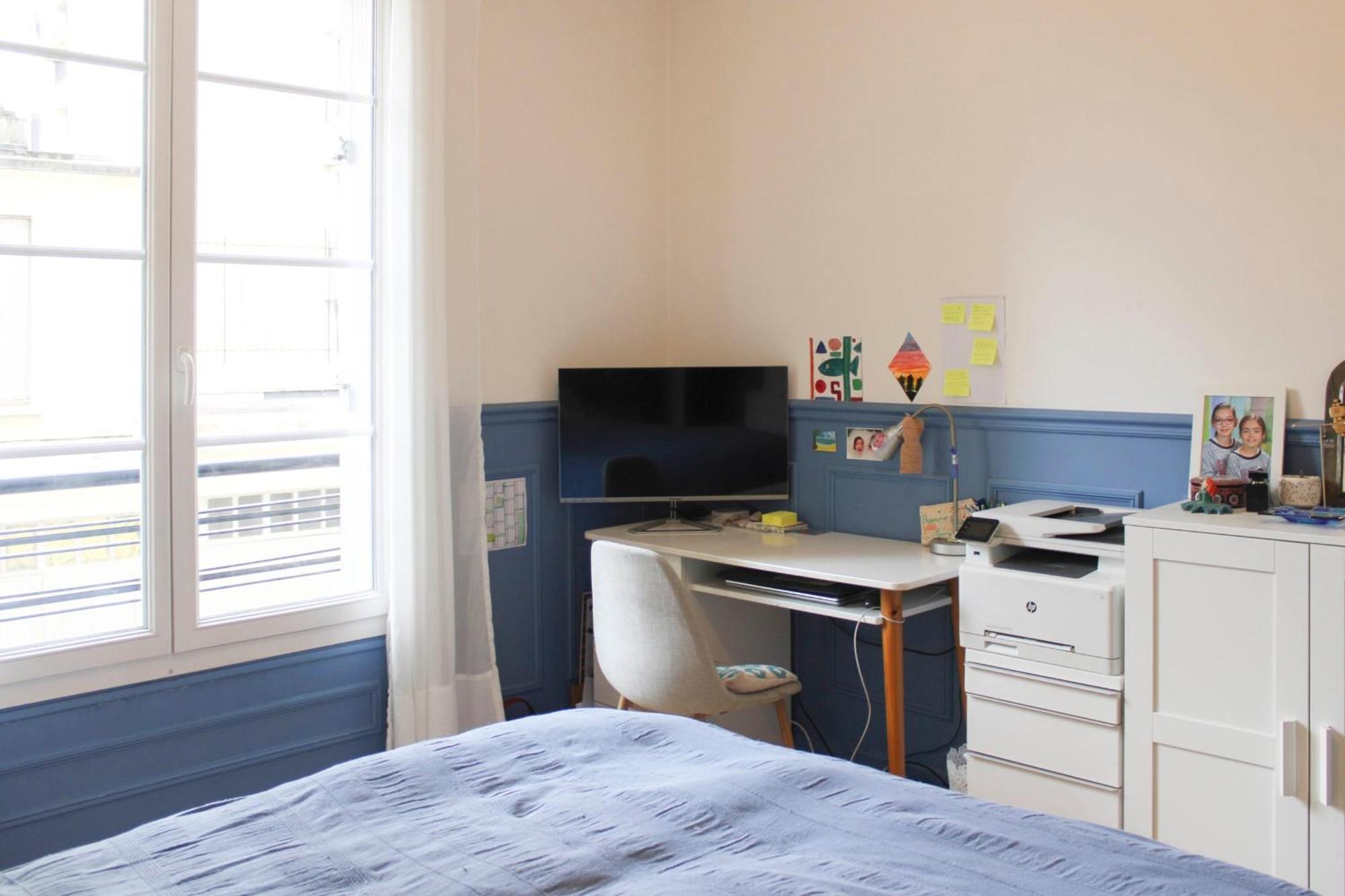 Spacious Family Nest Facing Square Des Epinette Appartamento Parigi