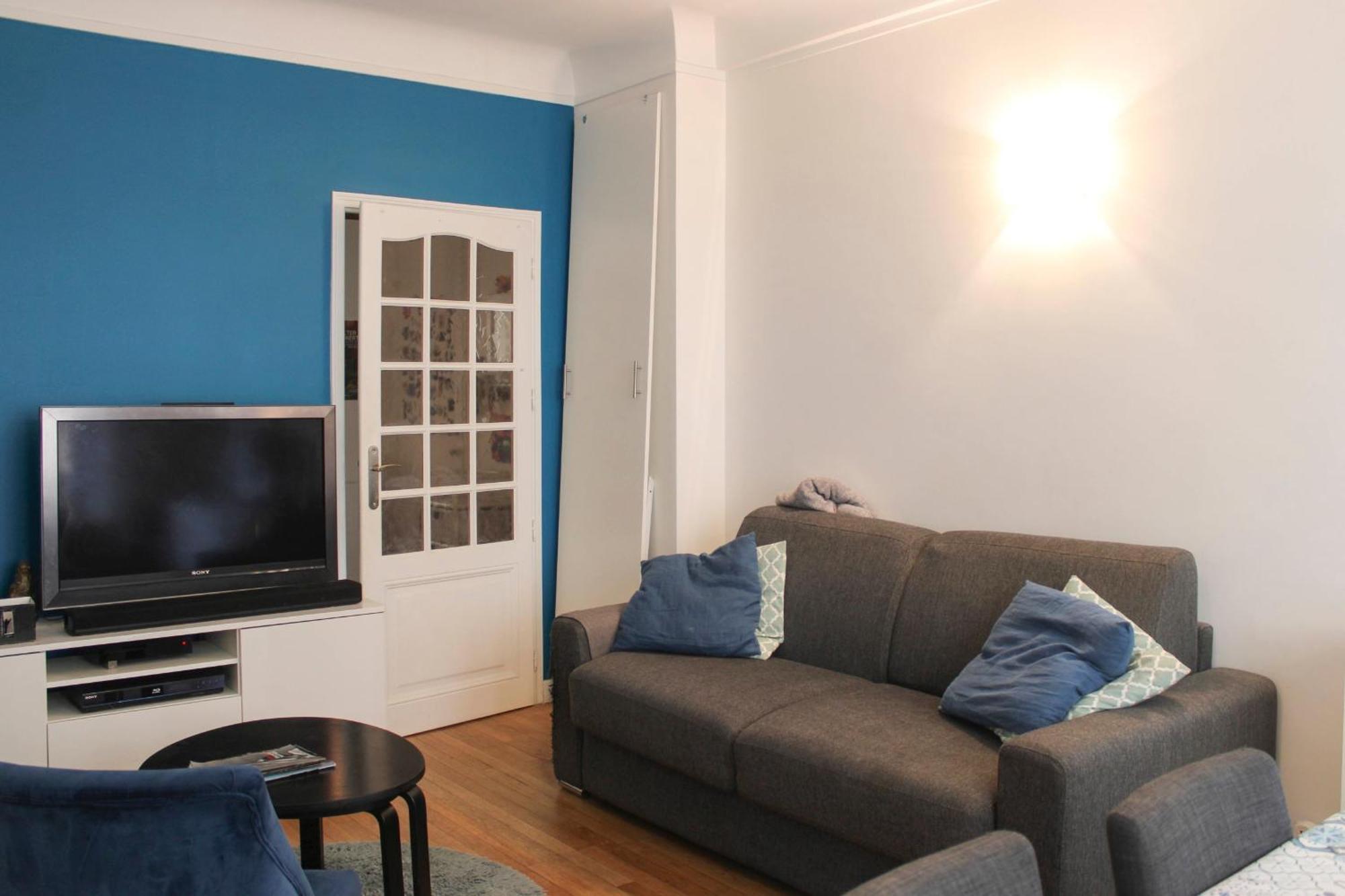 Spacious Family Nest Facing Square Des Epinette Appartamento