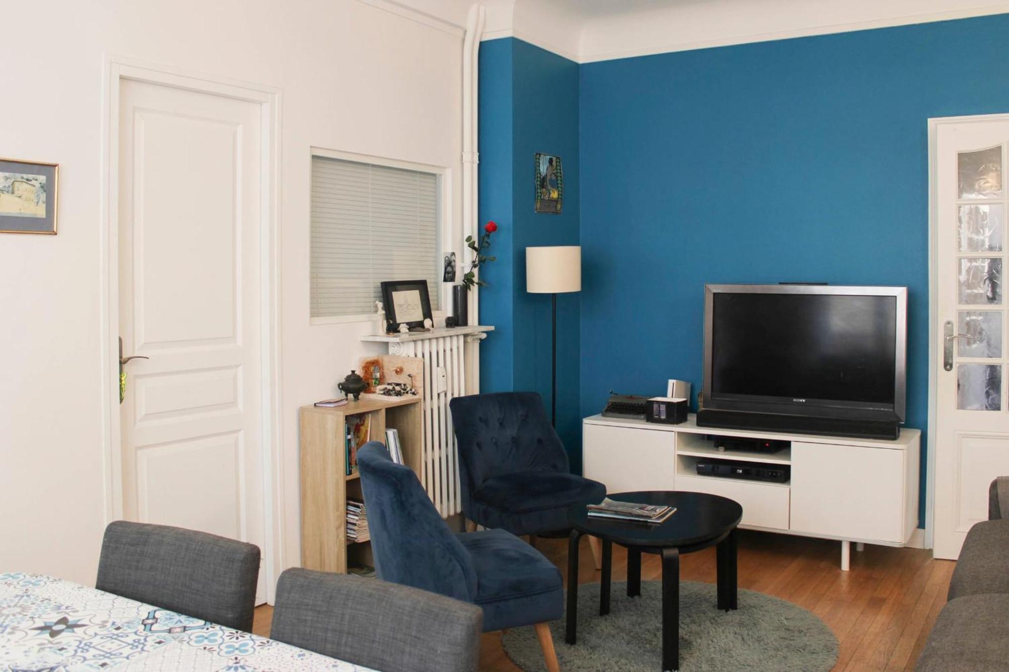 Spacious Family Nest Facing Square Des Epinette Appartamento Parigi