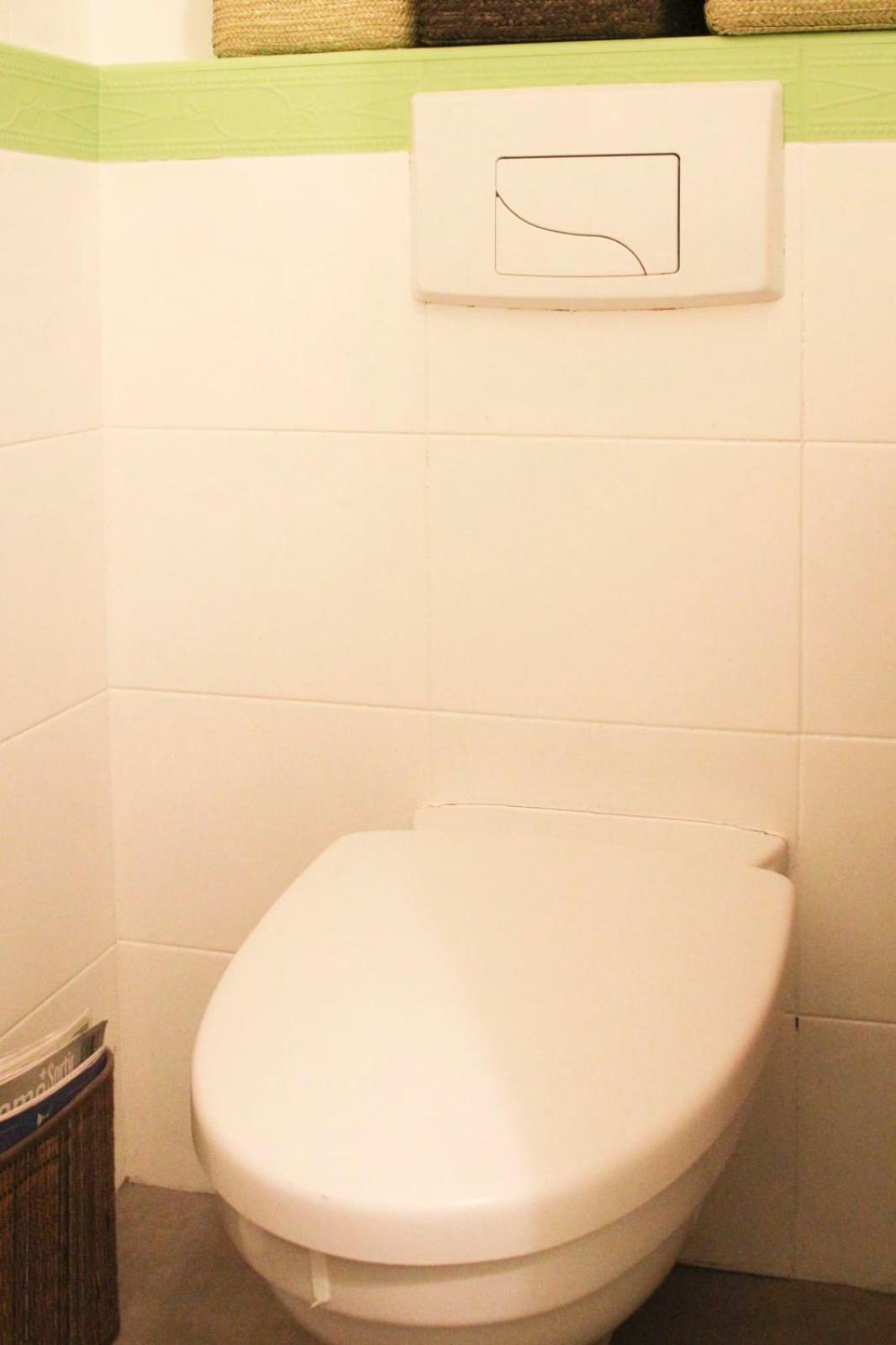 Appartamento Spacious Family Nest Facing Square Des Epinette Parigi