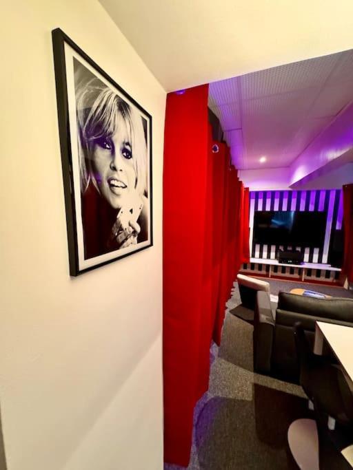 Experience Cinema Immersif Dans Renove Pres De Montmartre * Parigi