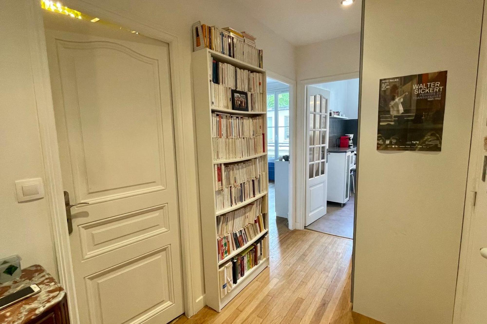 Spacious Family Nest Facing Square Des Epinette * Parigi