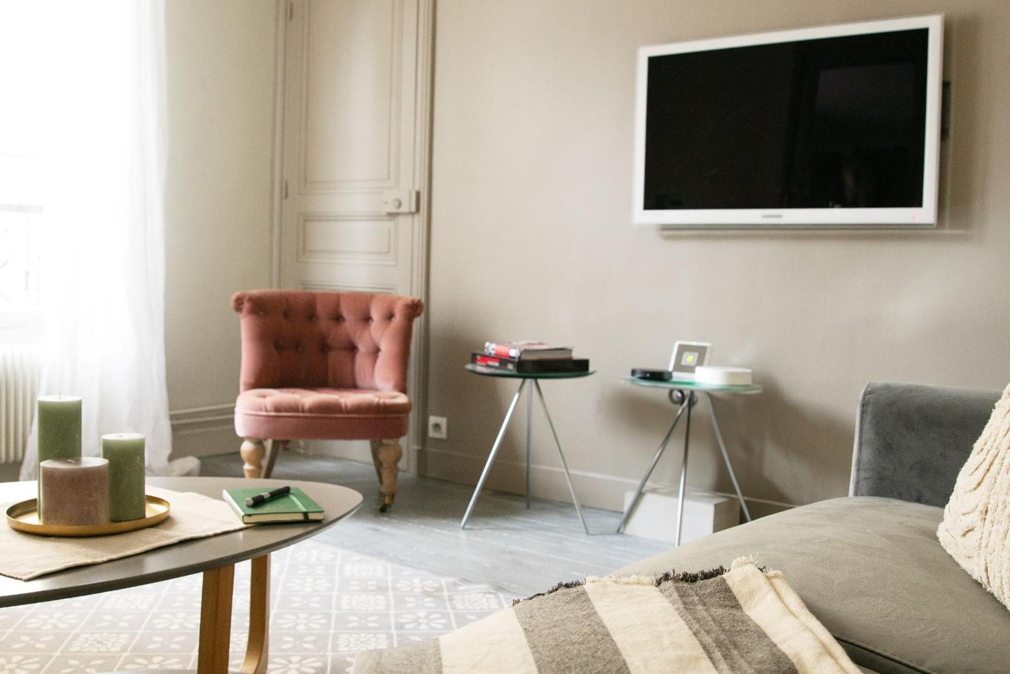 Eiffel Tower & Les Invalides - 1br - Cityapartmentstay Apartment