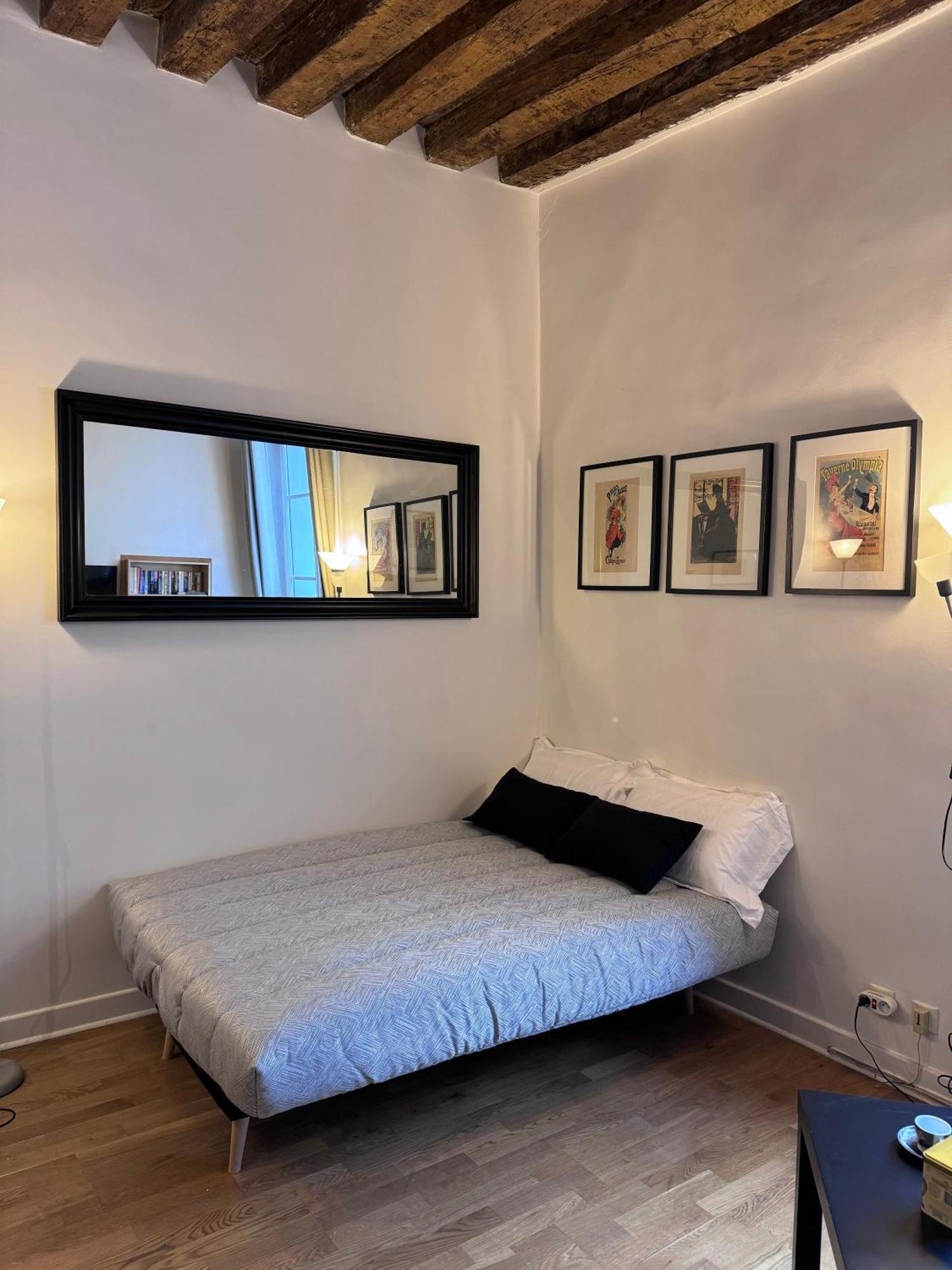 Appartamento Typique Parisien Au Coeur Du Marais *
