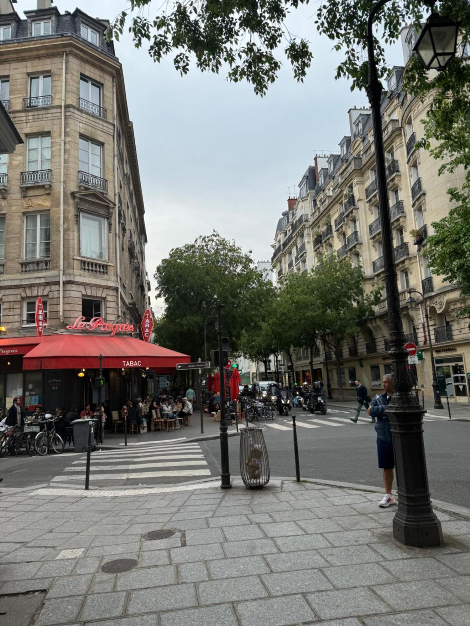 Typique Parisien Au Coeur Du Marais Parigi