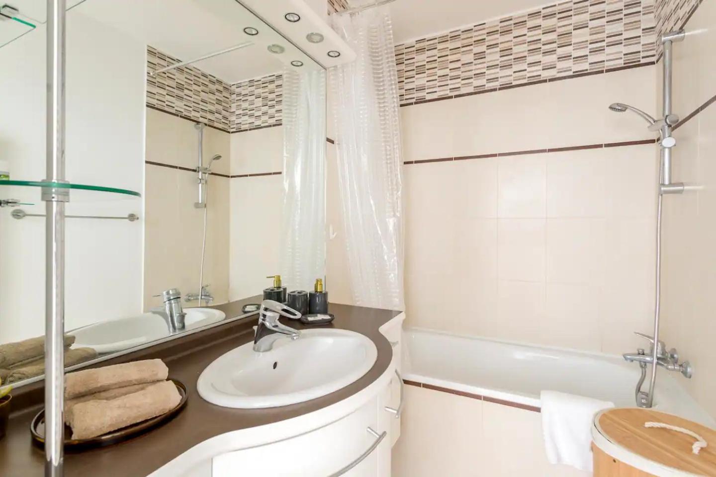 8p - 3br Le Marais Spacious - - Historic Apartment Paris