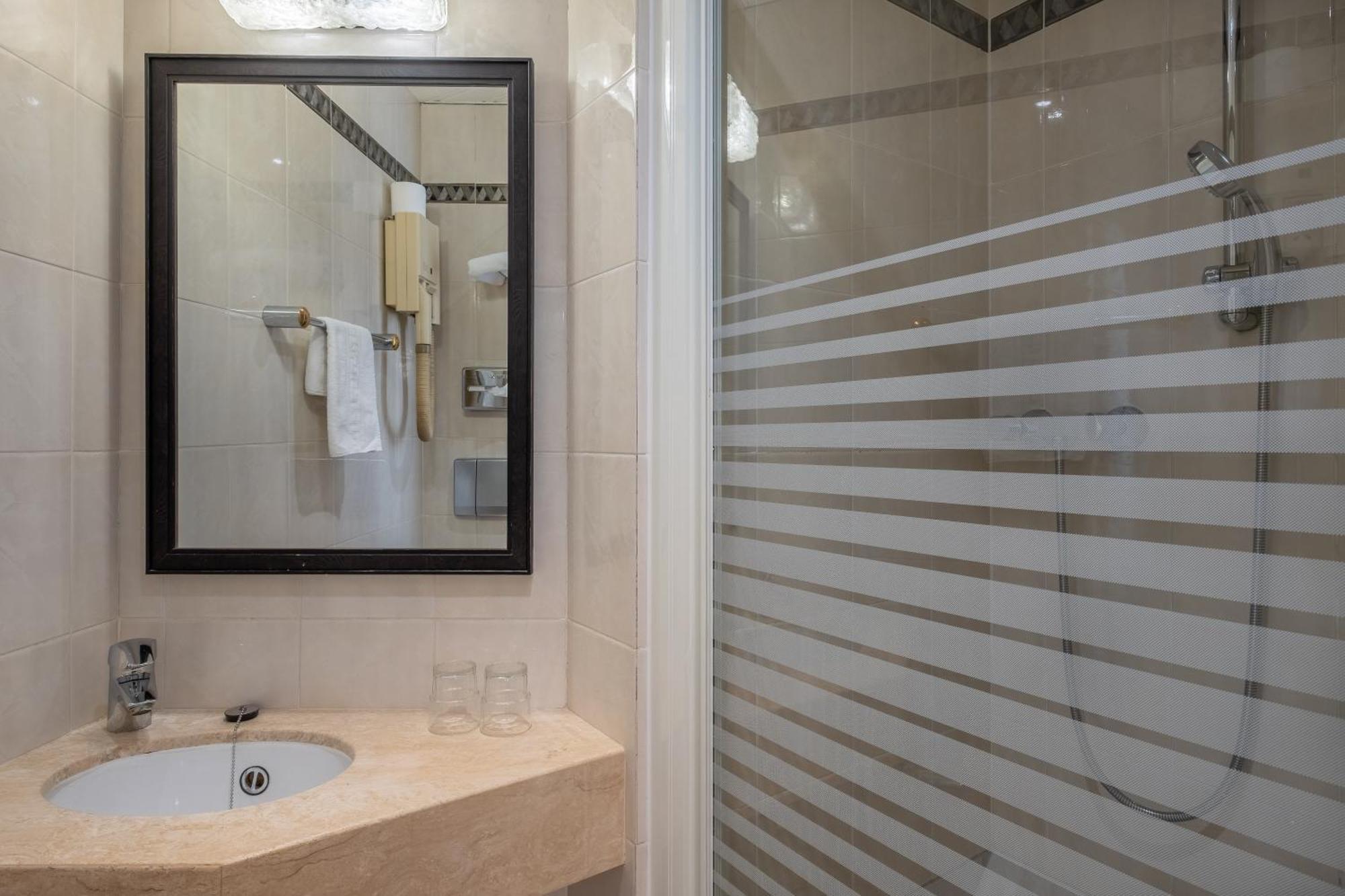 London Hotel 3*