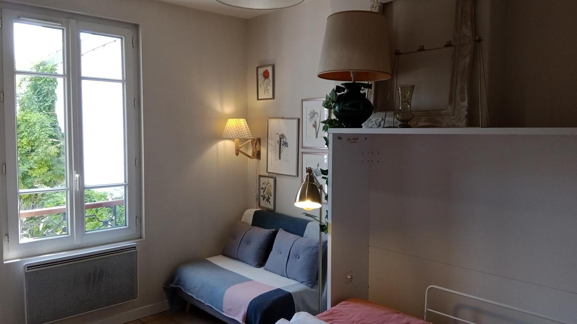 Authentic House Small, Bright And Calm