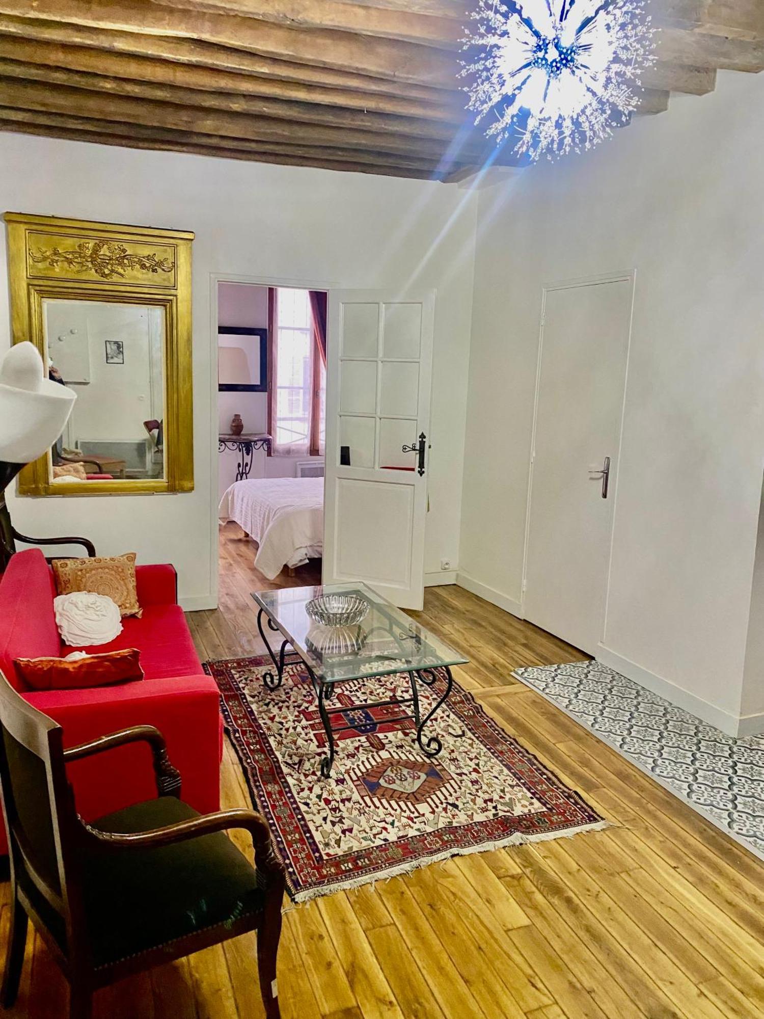 Charme Parisien Apartment *